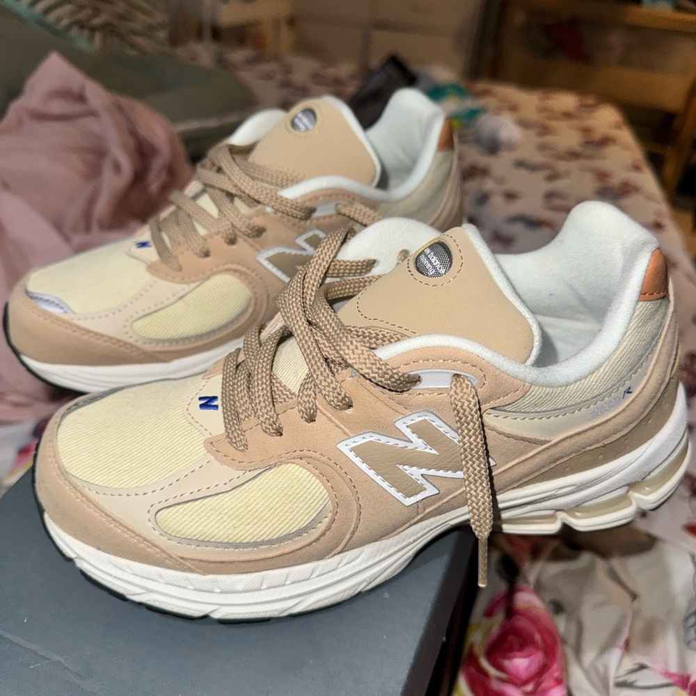 New Balance 2002r sneakers